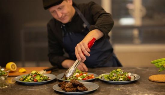 Özgür Catering ile Yüksek Kalitede Yemek Servisi